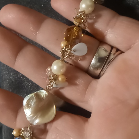 Premier design beaded & mother of pearl toggle clasp bracelet gold tone 7.5-8.5 - Picture 5 of 5